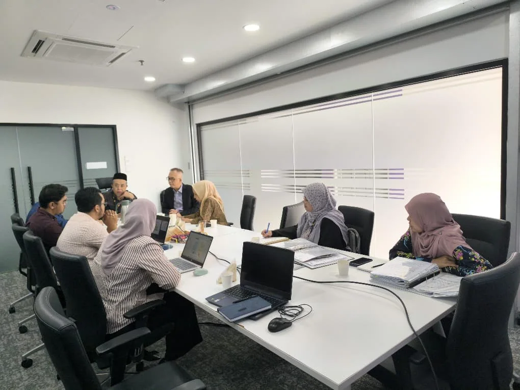 Highfield project representatives and Hospital Pakar An-Nur team in a meeting